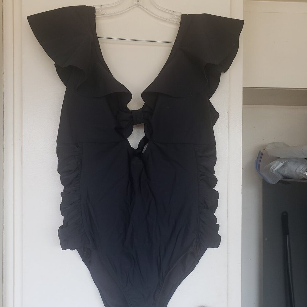 Elequilo Black Swimsuit Size 18